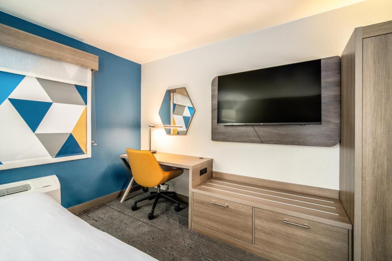 Holiday Inn Express & Suites Phoenix - Mesa West By Ihg Екстер'єр фото