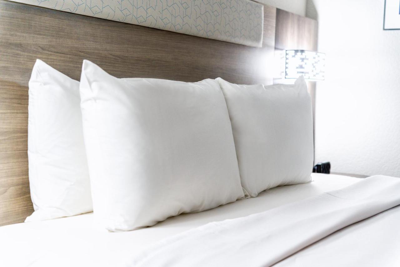 Holiday Inn Express & Suites Phoenix - Mesa West By Ihg Екстер'єр фото