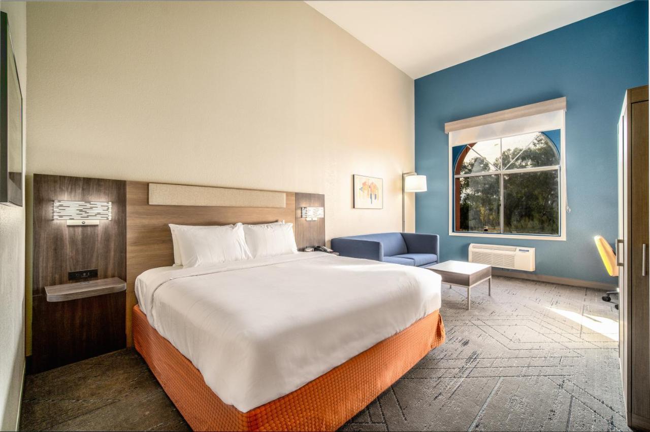Holiday Inn Express & Suites Phoenix - Mesa West By Ihg Екстер'єр фото