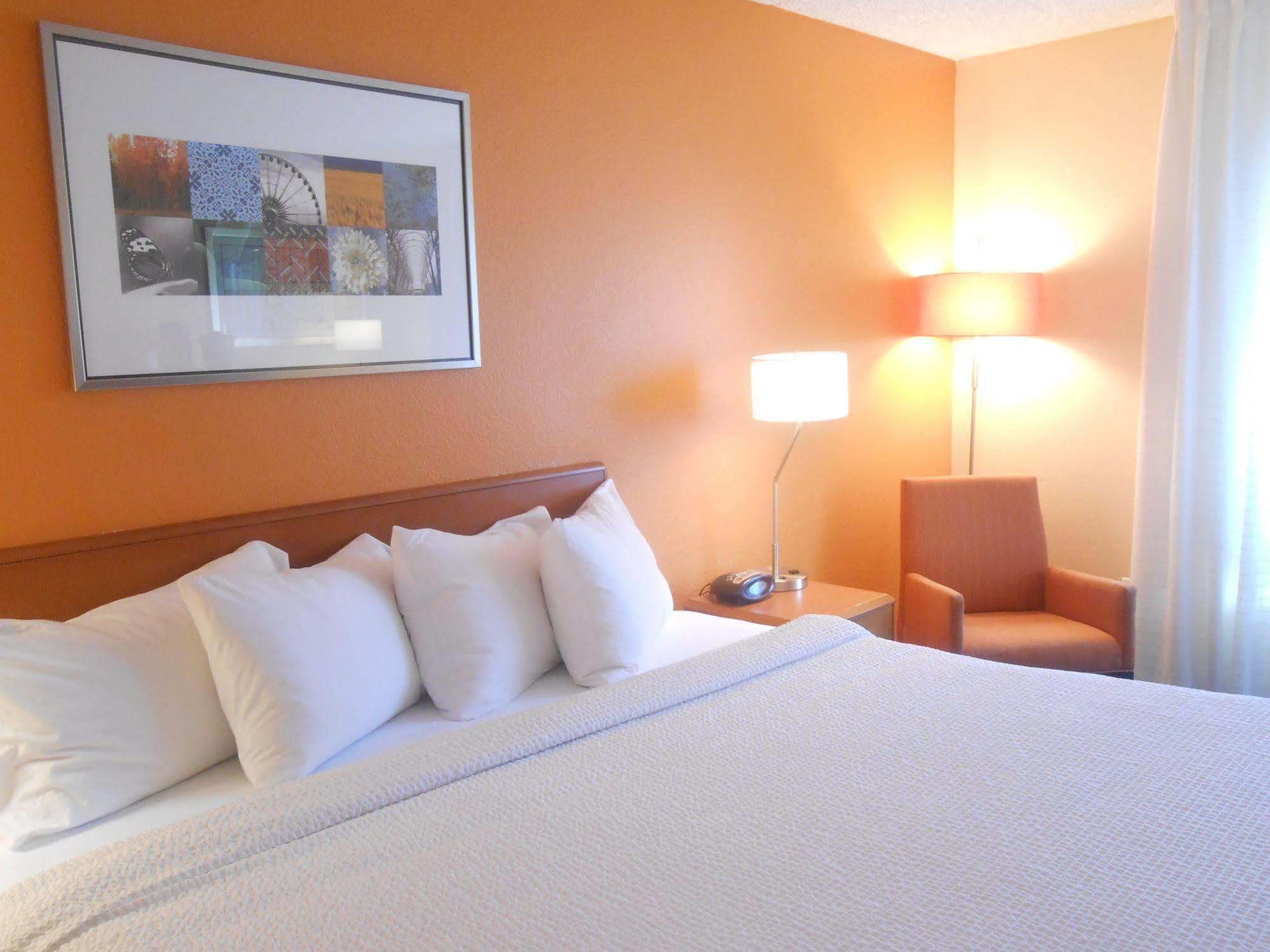 Holiday Inn Express & Suites Phoenix - Mesa West By Ihg Екстер'єр фото